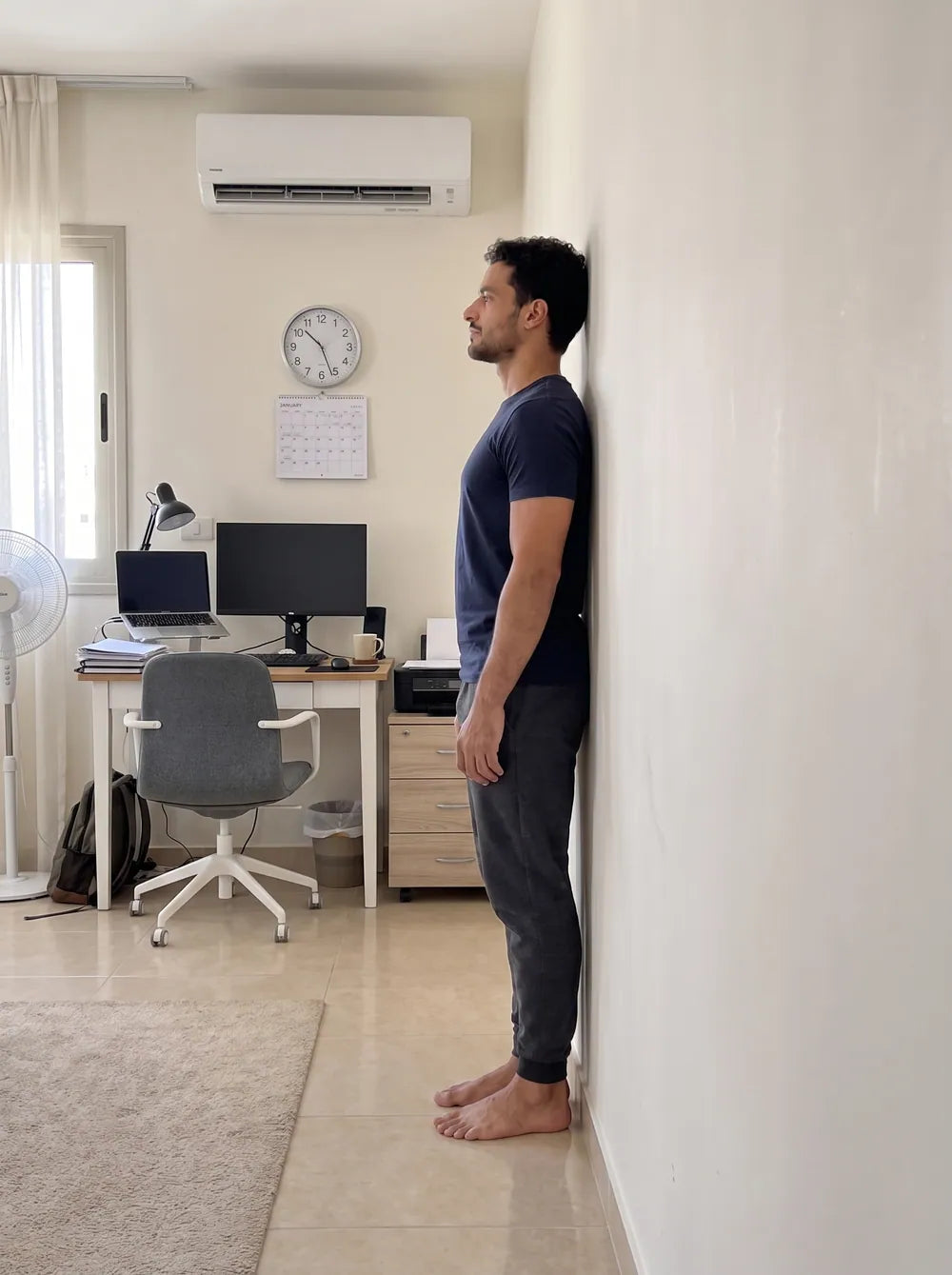 قف بجوار الحائط